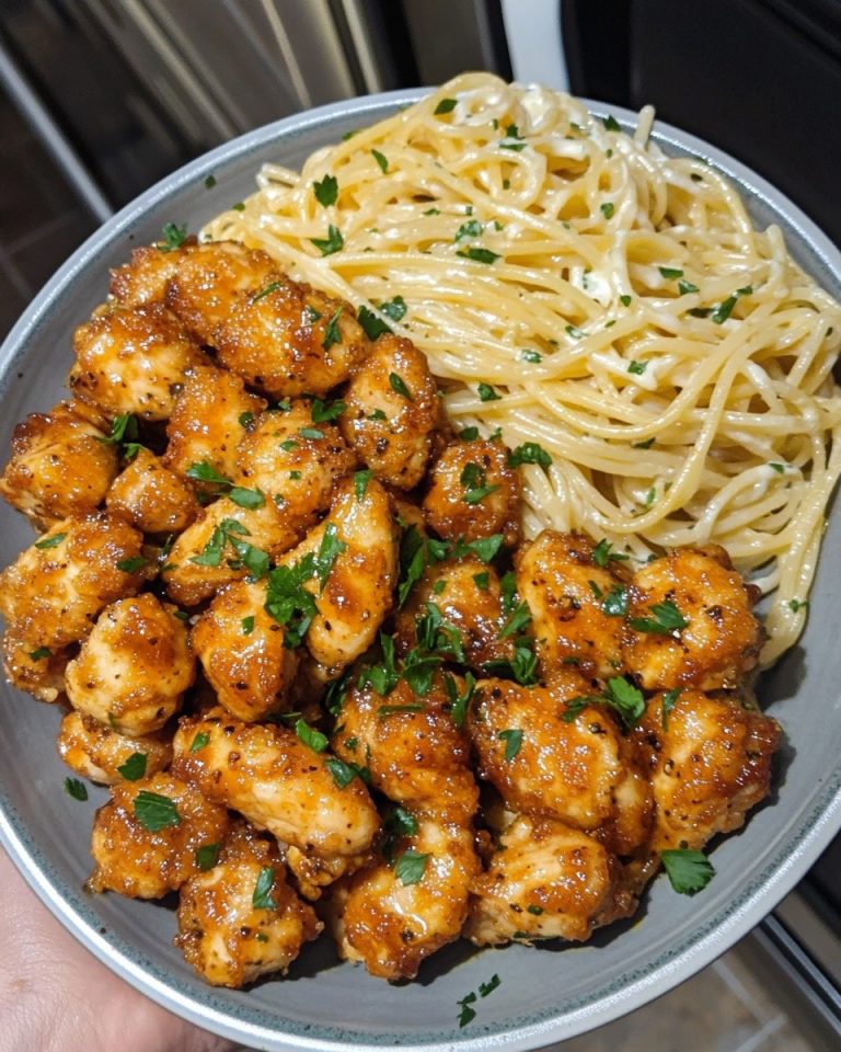 Smażone Kawałki Kurczaka w Maśle Czosnkowym z Cytrynowo-Parmezanowym Makaronem Spaghetti 